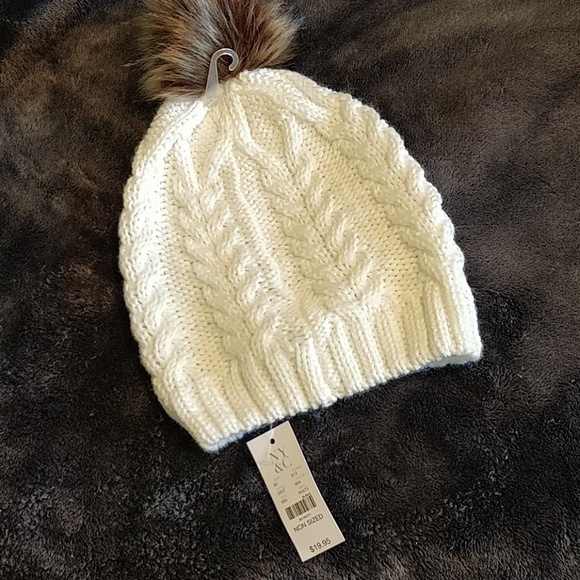 COPY - NEW - NY&Co. Beanie hat with pom pom cream color - Picture 3 of 3